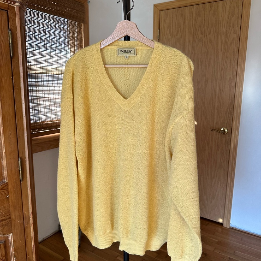 Paul Stuart Men's V-Neck Sweater 100% Alpaca in butter Sunny Yellow A20
